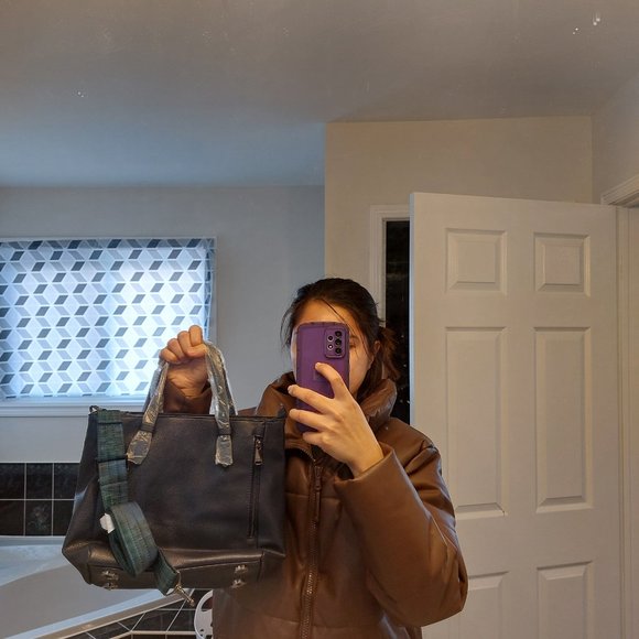 Lug Charter Bag - Picture 3 of 3